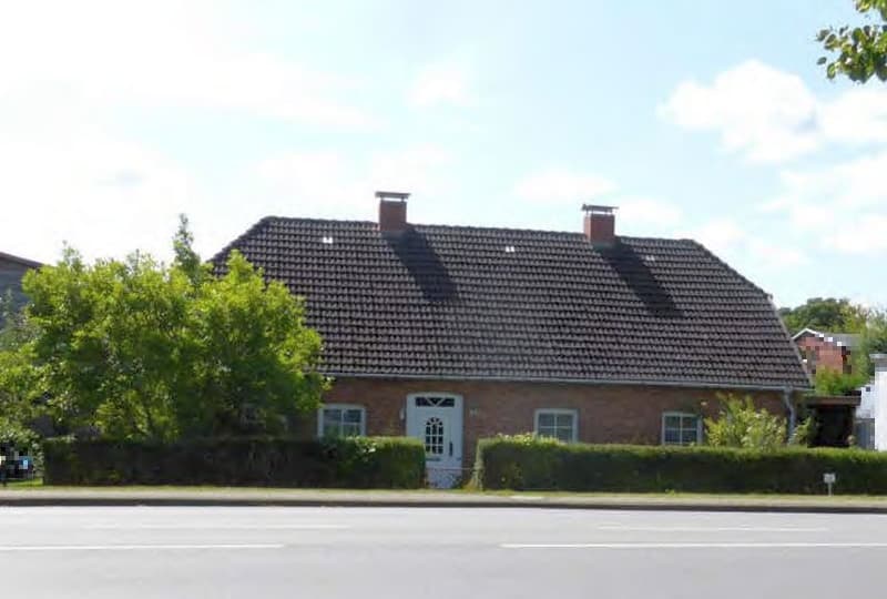 Wohnhaus mit Nebengelass