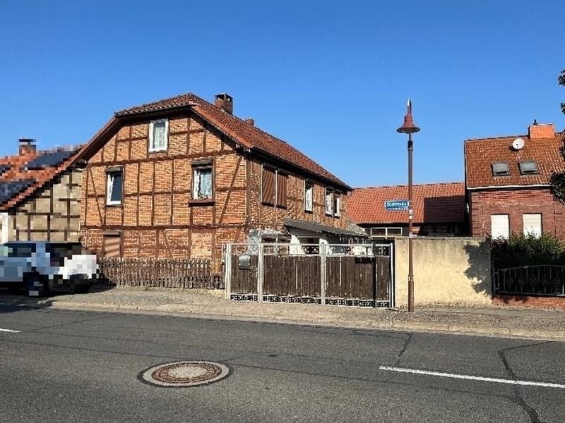 Einfamilienwohnhaus mit Nebengelass