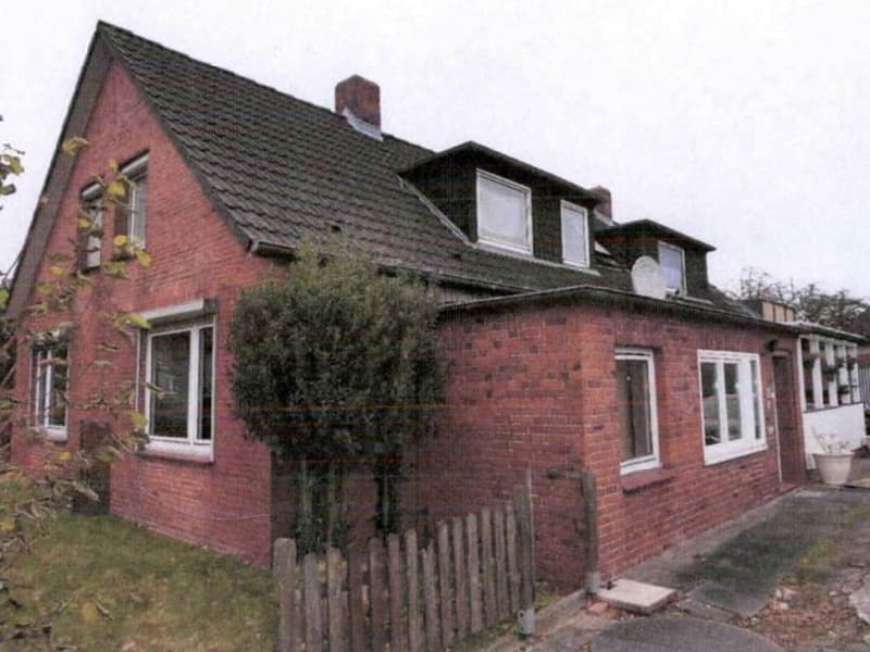 Zweifamilienhaus mit Anbauten