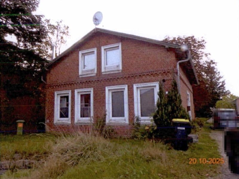 Einfamilienhaus nebst Schuppenanlage