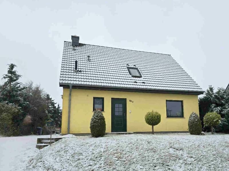 Einfamilienwohnhaus mit Doppelcarport