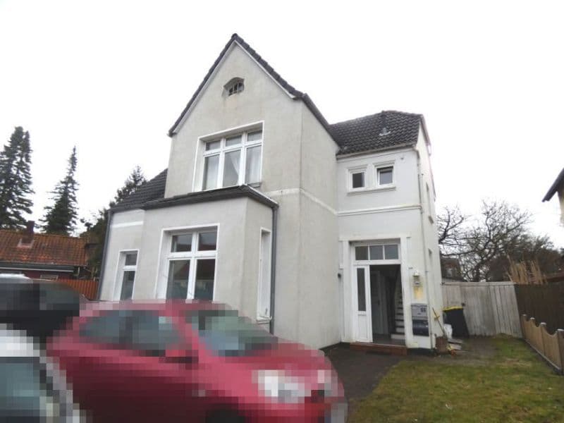 Wohnhaus mit Einliegerwohnung und Anbau