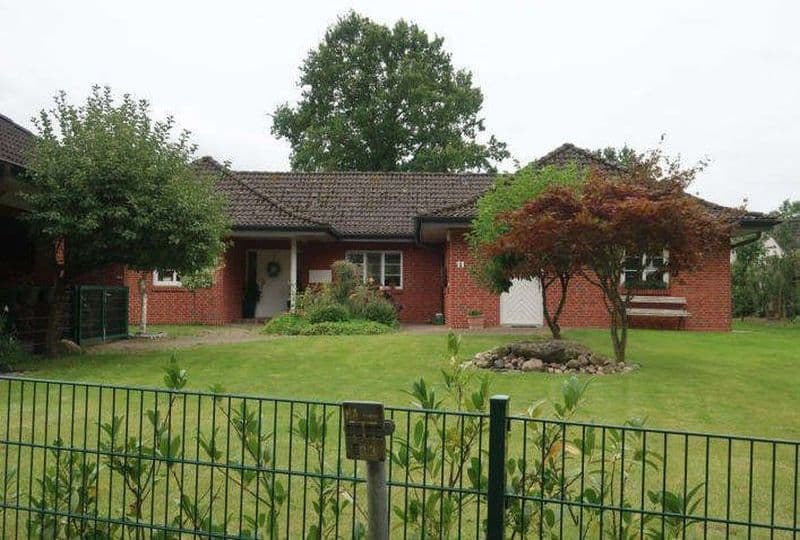 Einfamilienwohnhaus mit Doppelcarport