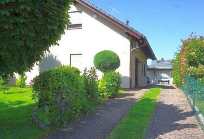 Einfamilienhaus mit Doppelgarage