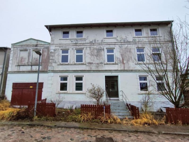 Grundstück mit 4 Häusern und Nebenanlagen