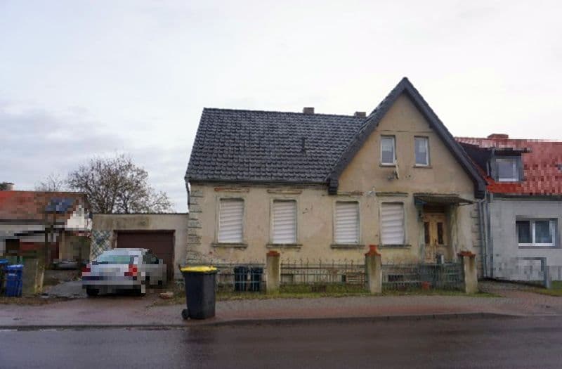 Einfamilienhaus mit Nebengebäude und Garage