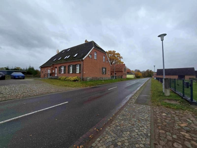 Pension mit Gaststätte und Nebengebäuden