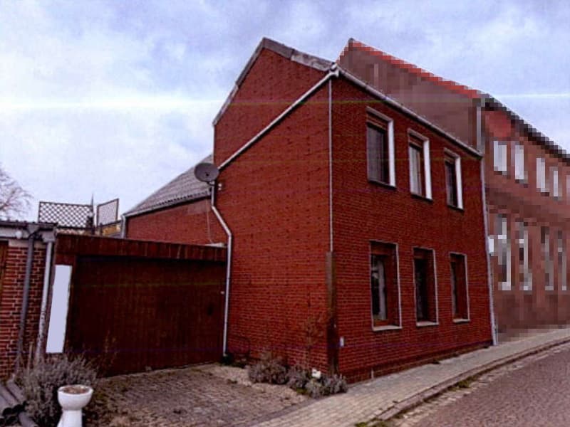 Wohnhaus mit Anbau, Wintergarten und Garage