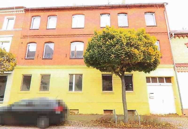 Wohnhaus mit Hofgebäude