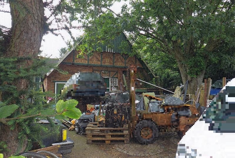 Einfamilienhaus mit Werkstatt und Nebengebäude