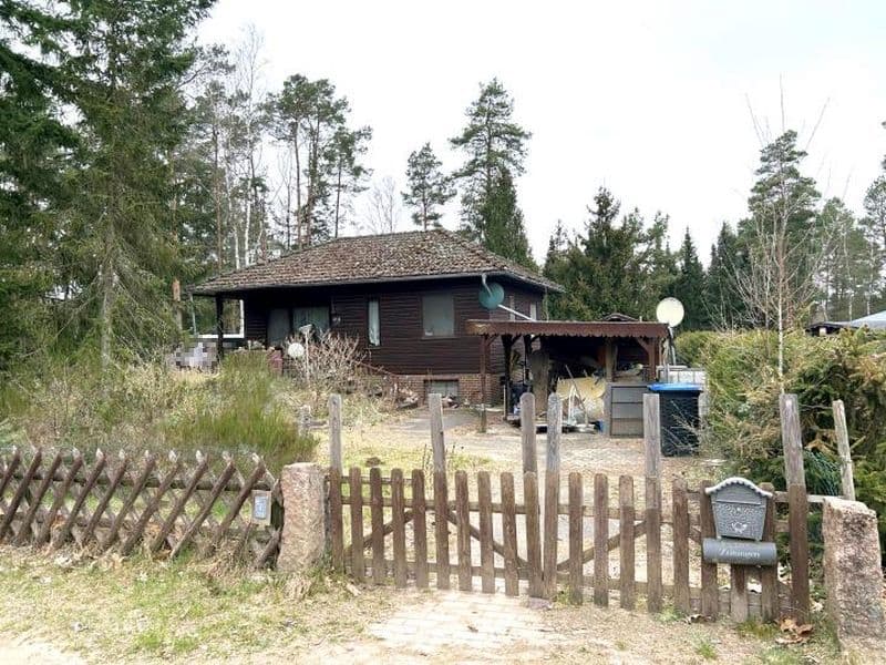 Wohngrundstück mit Wochenendhaus nebst Carport und Schuppen