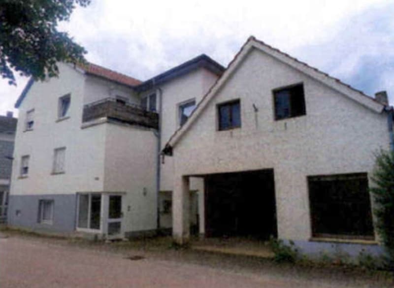 Zweifamilienhaus mit Garage und ehem. Betriebsgebäude