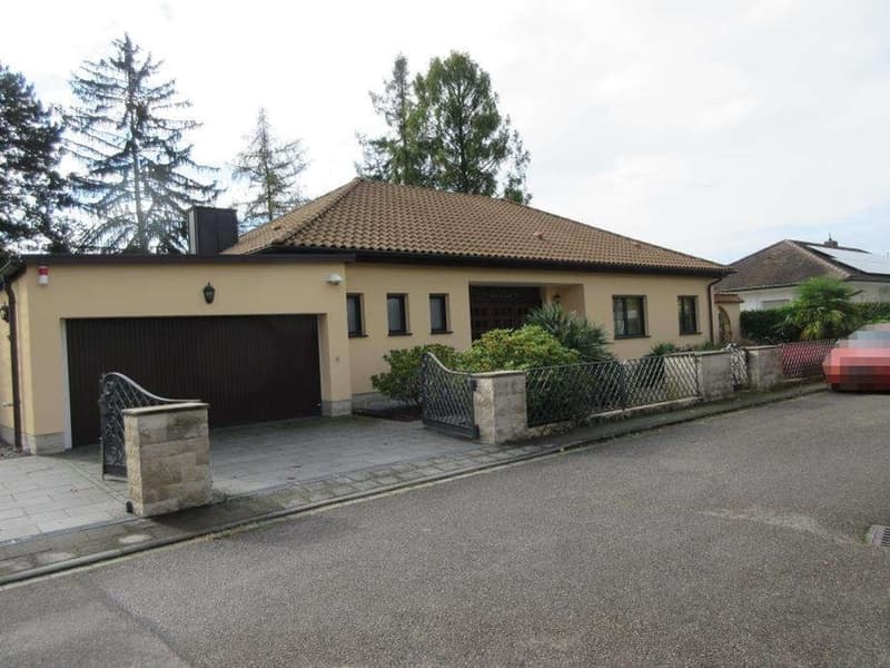 Einfamilienhaus mit Garage