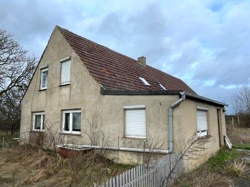 Einfamilienhaus mit Nebengebäude